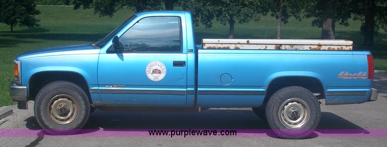 image for item 5135 1994 GMC K1500 Sierra Special pickup truck