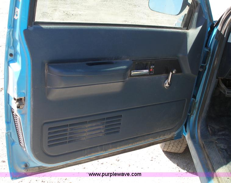 image for item 5135 1994 GMC K1500 Sierra Special pickup truck