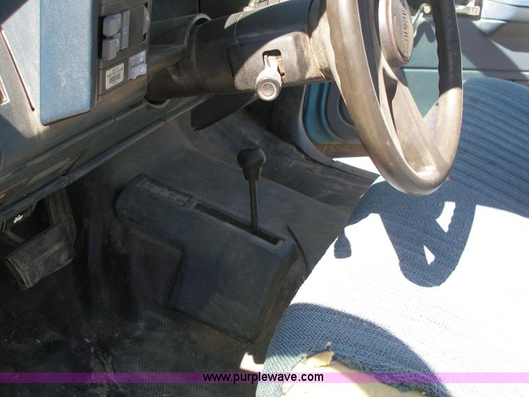 image for item 5135 1994 GMC K1500 Sierra Special pickup truck