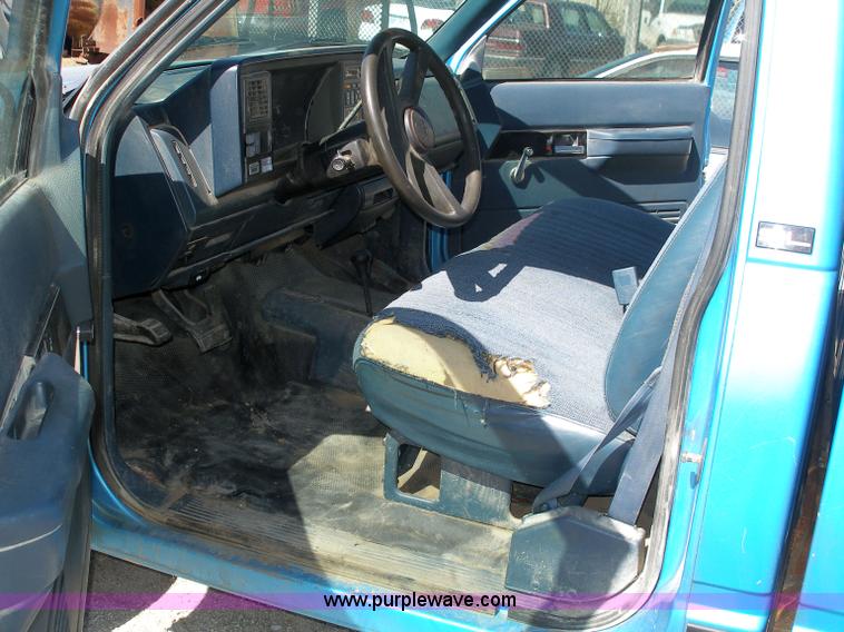 image for item 5135 1994 GMC K1500 Sierra Special pickup truck