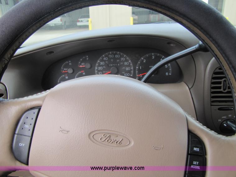 image for item 5211 1997 Ford Expedition