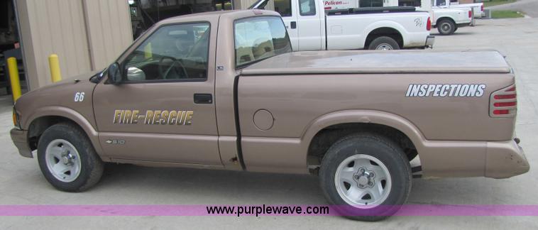 image for item 5212 1996 Chevrolet S10 pickup