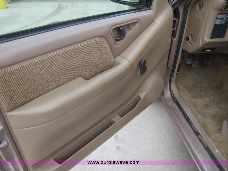 image for item 5212 1996 Chevrolet S10 pickup