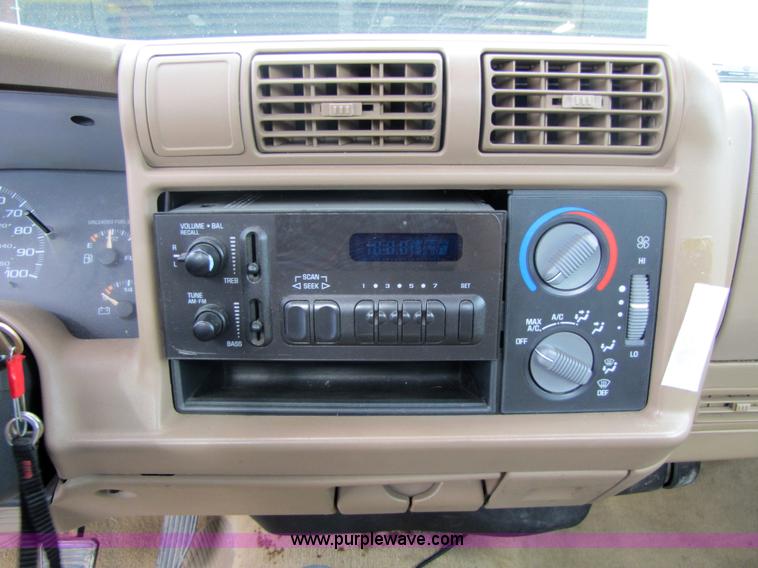 image for item 5212 1996 Chevrolet S10 pickup