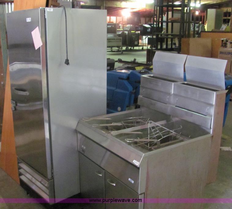 image for item 6300 Beverage Air refrigerator