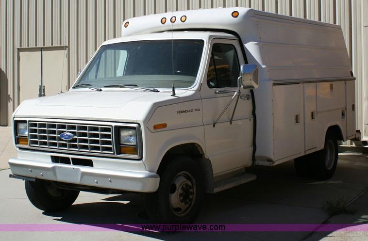 image for item 6331 1990 Ford E350 van