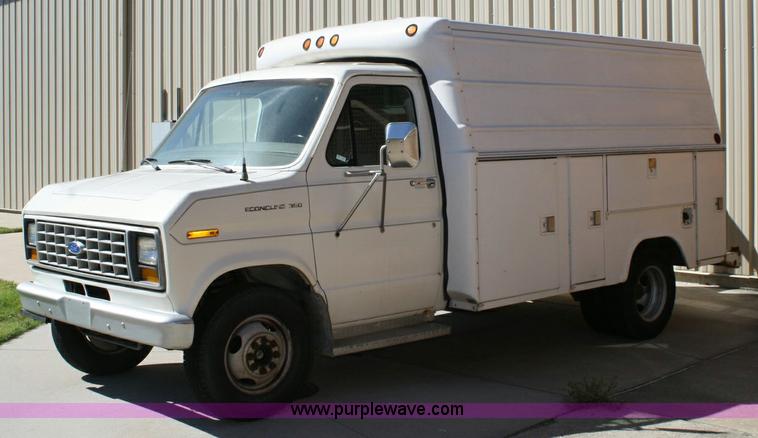 image for item 6331 1990 Ford E350 van