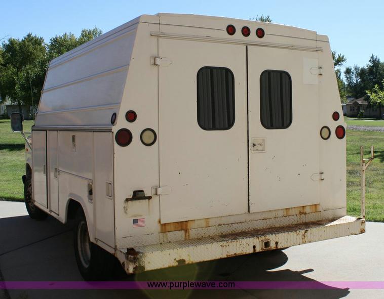 image for item 6331 1990 Ford E350 van