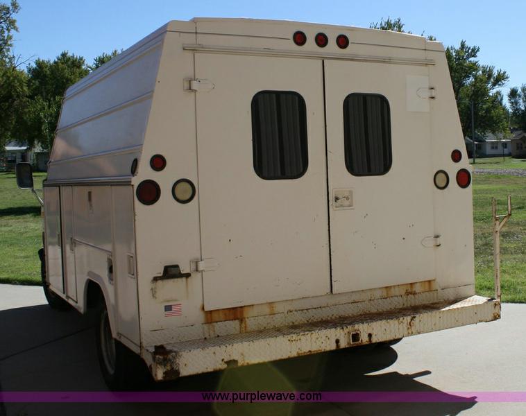 image for item 6331 1990 Ford E350 van