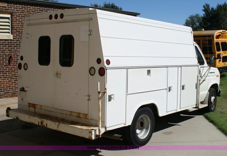 image for item 6331 1990 Ford E350 van