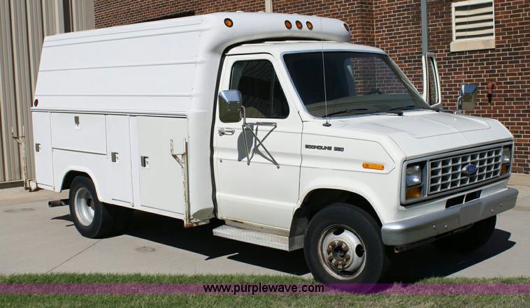 image for item 6331 1990 Ford E350 van