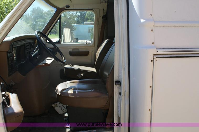 image for item 6331 1990 Ford E350 van