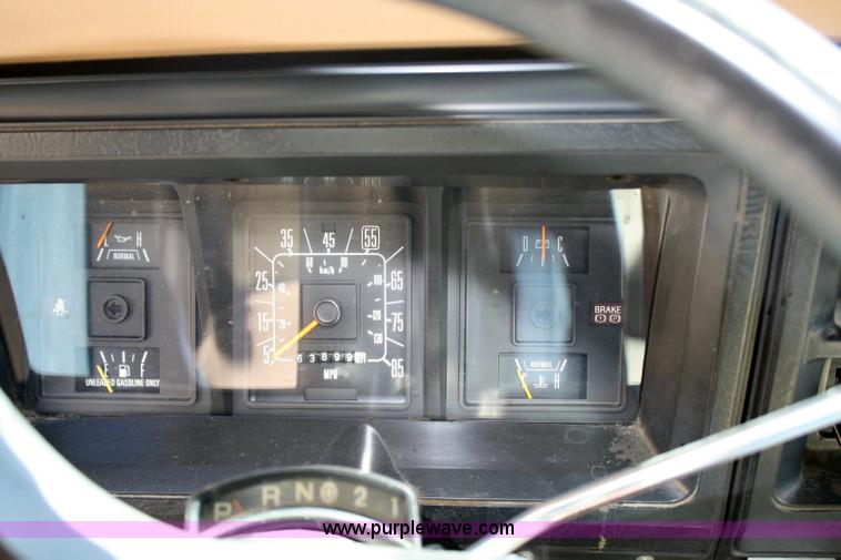 image for item 6331 1990 Ford E350 van