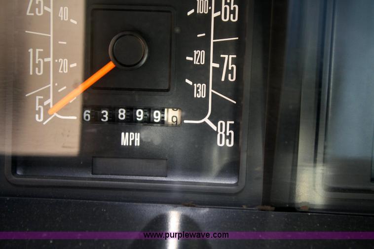 image for item 6331 1990 Ford E350 van