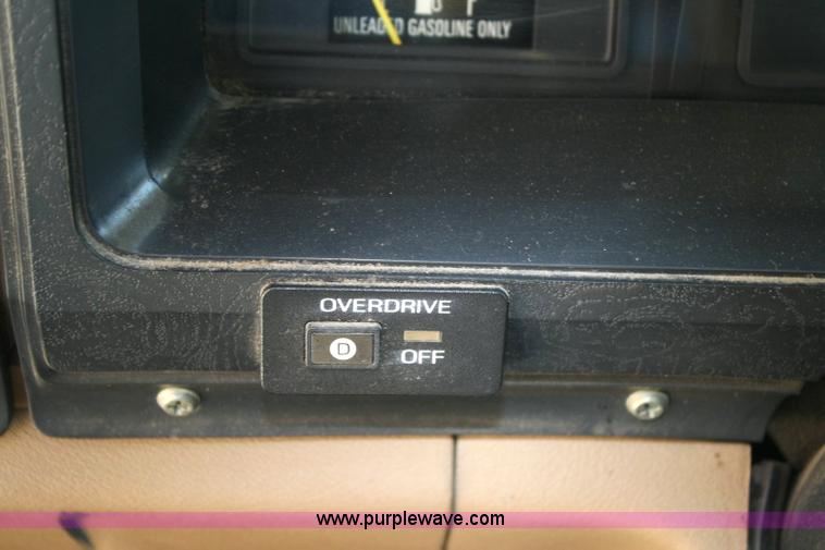 image for item 6331 1990 Ford E350 van