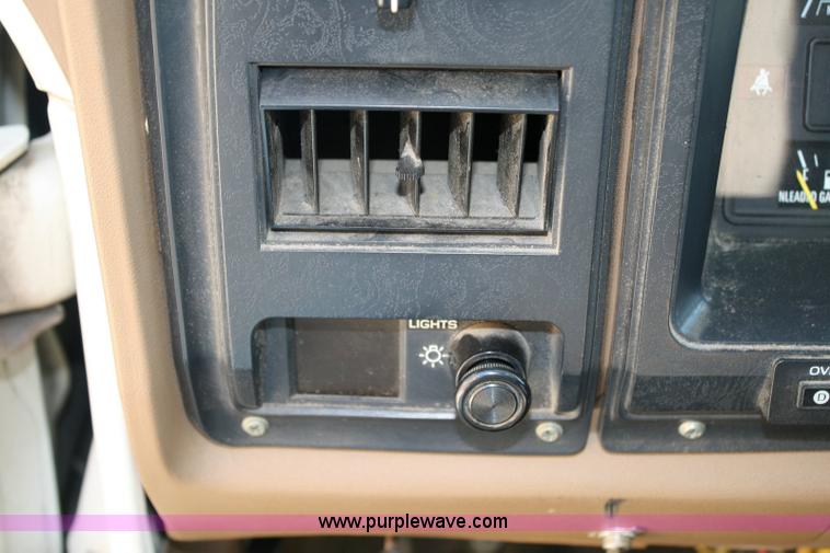 image for item 6331 1990 Ford E350 van