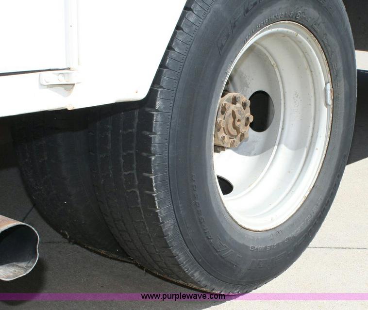 image for item 6331 1990 Ford E350 van