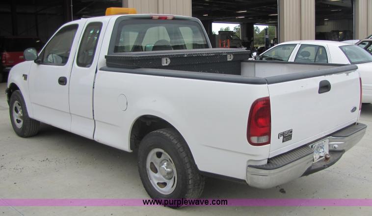 image for item 7250 2000 Ford F150 XL extended cab pickup