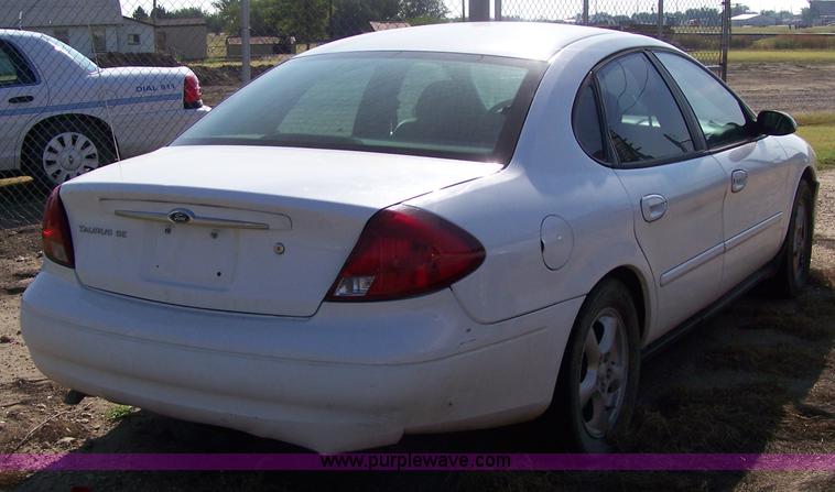 image for item 7280 2002 Ford Taurus SE