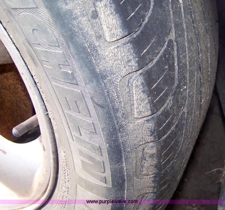 image for item 7280 2002 Ford Taurus SE