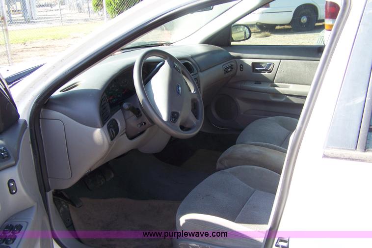 image for item 7280 2002 Ford Taurus SE