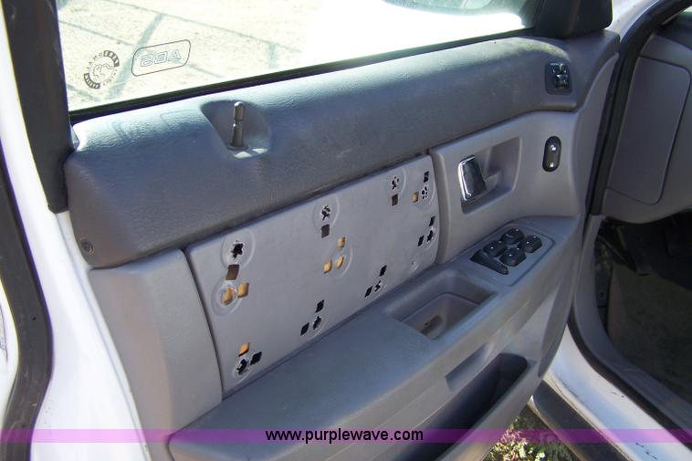 image for item 7280 2002 Ford Taurus SE