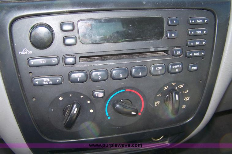 image for item 7280 2002 Ford Taurus SE