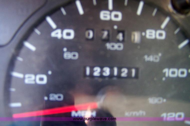 image for item 7280 2002 Ford Taurus SE