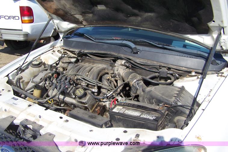 image for item 7280 2002 Ford Taurus SE