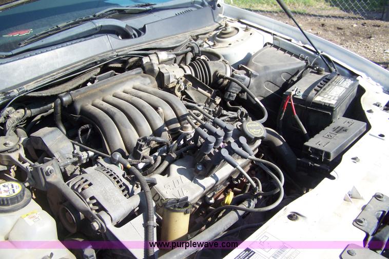 image for item 7280 2002 Ford Taurus SE