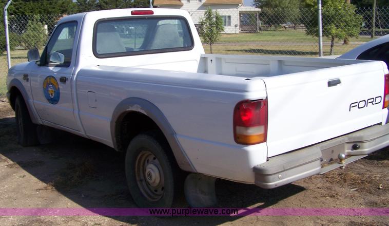 image for item 7281 1993 Ford Ranger pickup truck