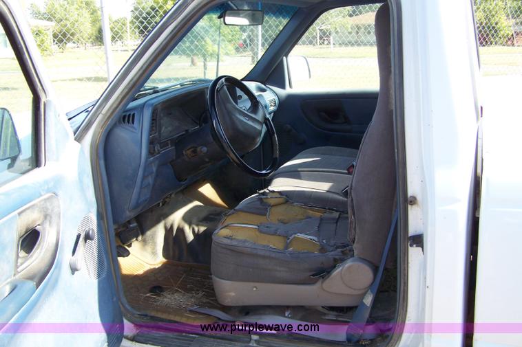 image for item 7281 1993 Ford Ranger pickup truck