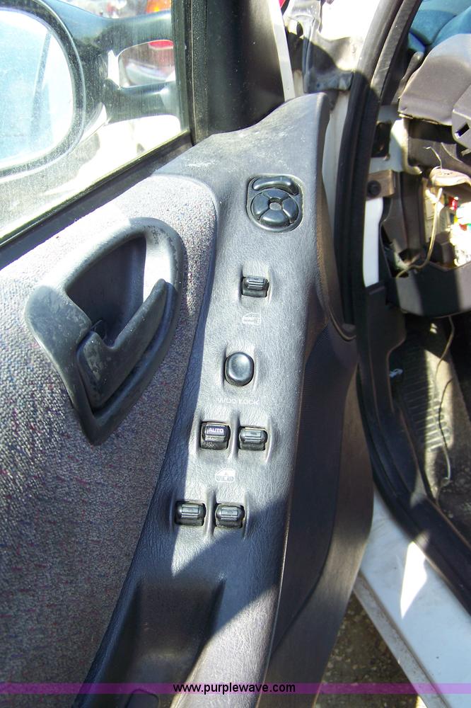 image for item 7283 2000 Dodge Stratus SE