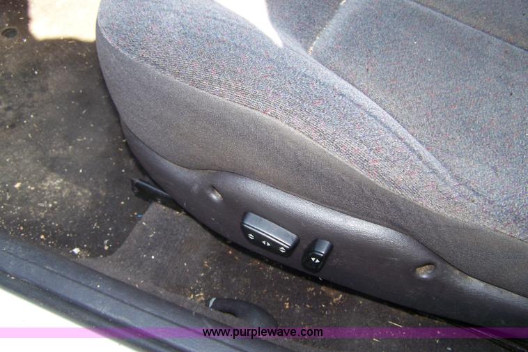 image for item 7283 2000 Dodge Stratus SE