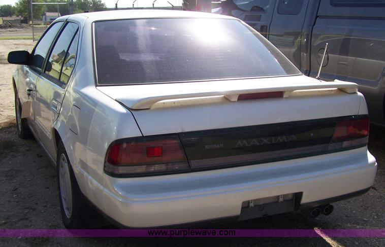 image for item 7286 1990 Nissan Maxima