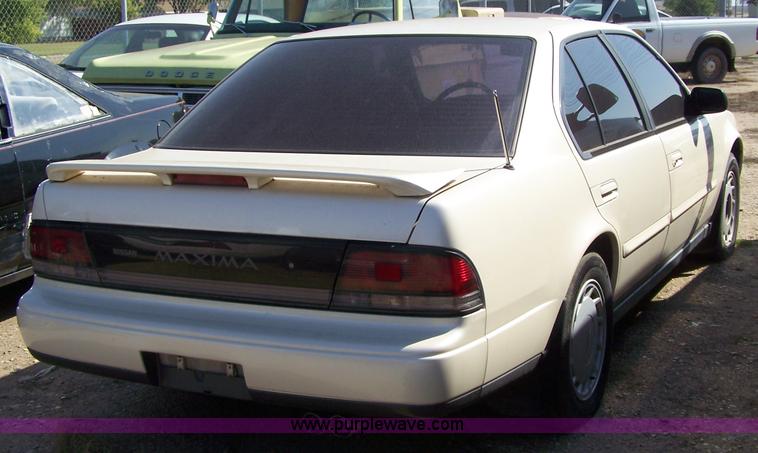 image for item 7286 1990 Nissan Maxima