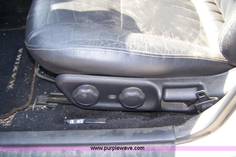 image for item 7286 1990 Nissan Maxima