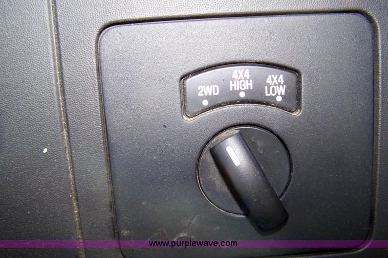 image for item 7287 2006 Ford F250 XLT Super Duty extended cap pickup truck