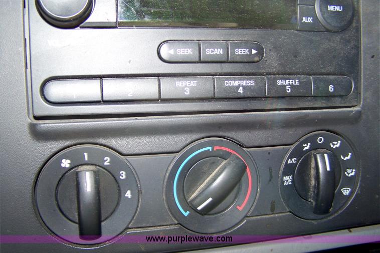 image for item 7287 2006 Ford F250 XLT Super Duty extended cap pickup truck