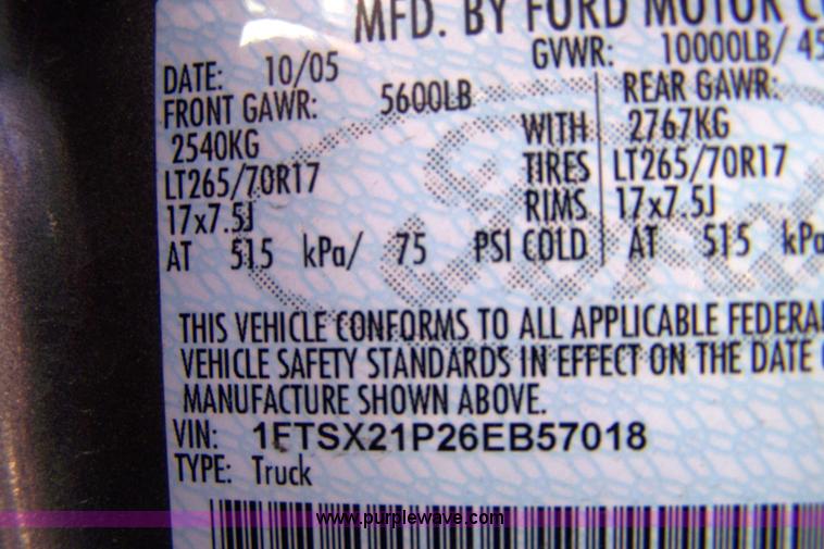 image for item 7287 2006 Ford F250 XLT Super Duty extended cap pickup truck