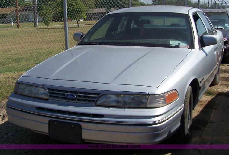 image for item 7290 1993 Ford Crown Victoria S