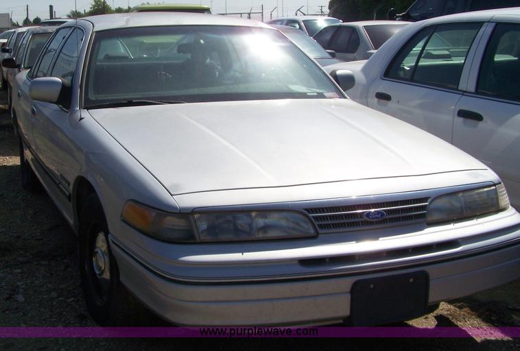 image for item 7290 1993 Ford Crown Victoria S