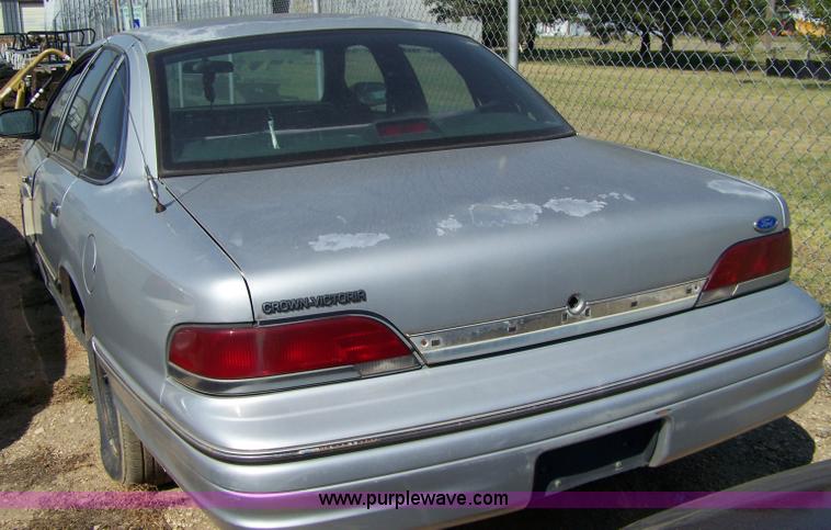 image for item 7290 1993 Ford Crown Victoria S