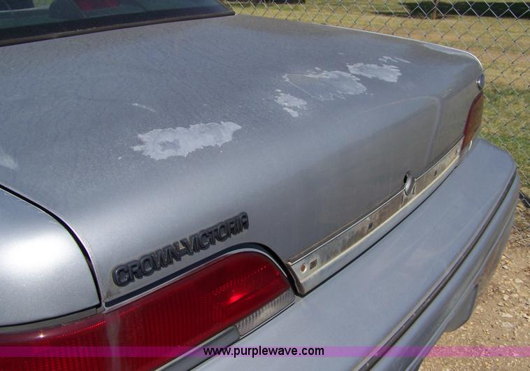 image for item 7290 1993 Ford Crown Victoria S