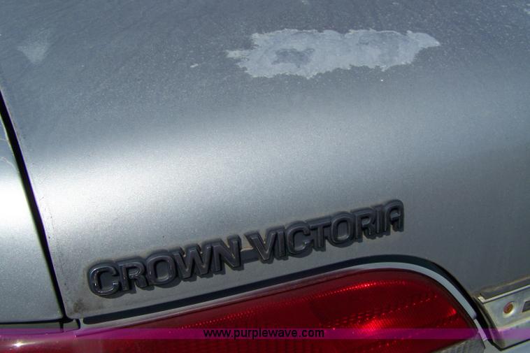 image for item 7290 1993 Ford Crown Victoria S