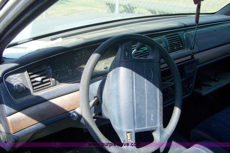 image for item 7290 1993 Ford Crown Victoria S