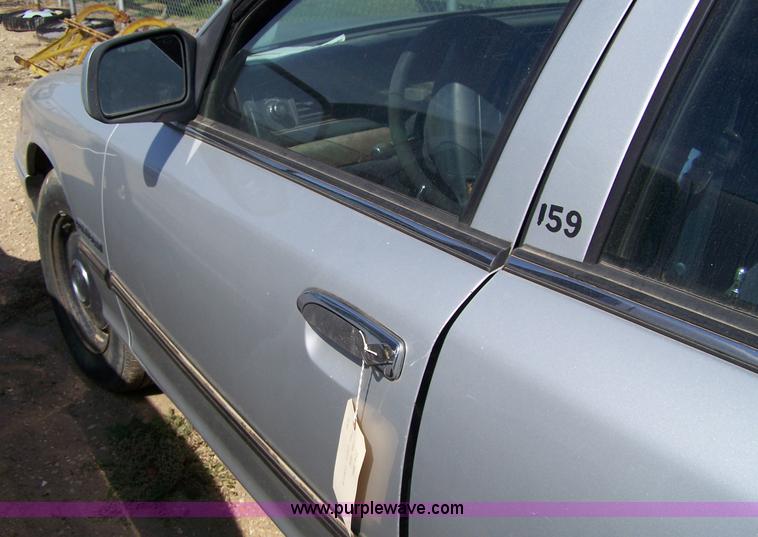 image for item 7290 1993 Ford Crown Victoria S