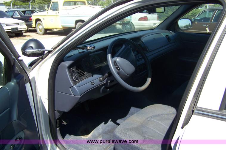 image for item 7291 2004 Ford Crown Victoria Police Interceptor