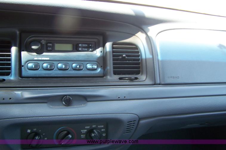 image for item 7291 2004 Ford Crown Victoria Police Interceptor