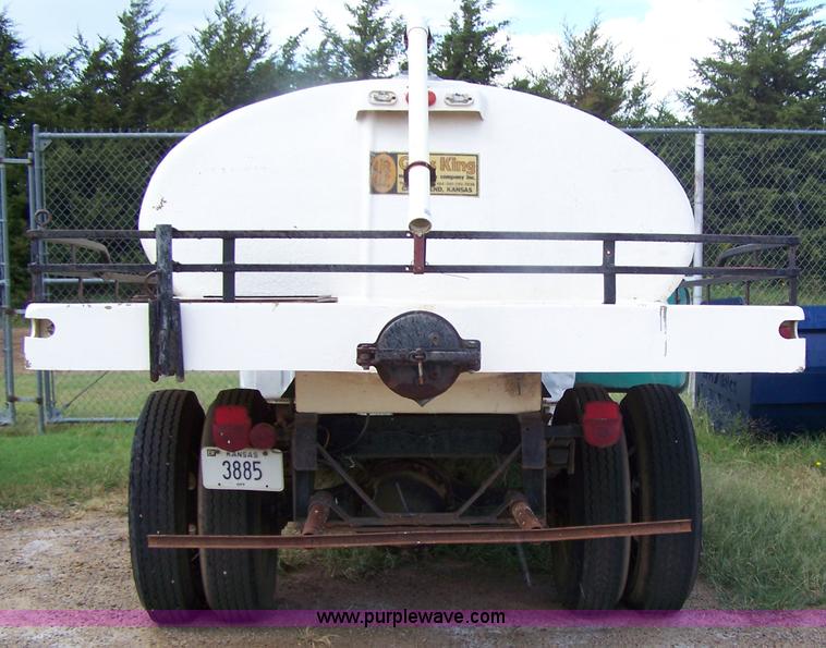 image for item 9283 1963 Ford F600 water truck